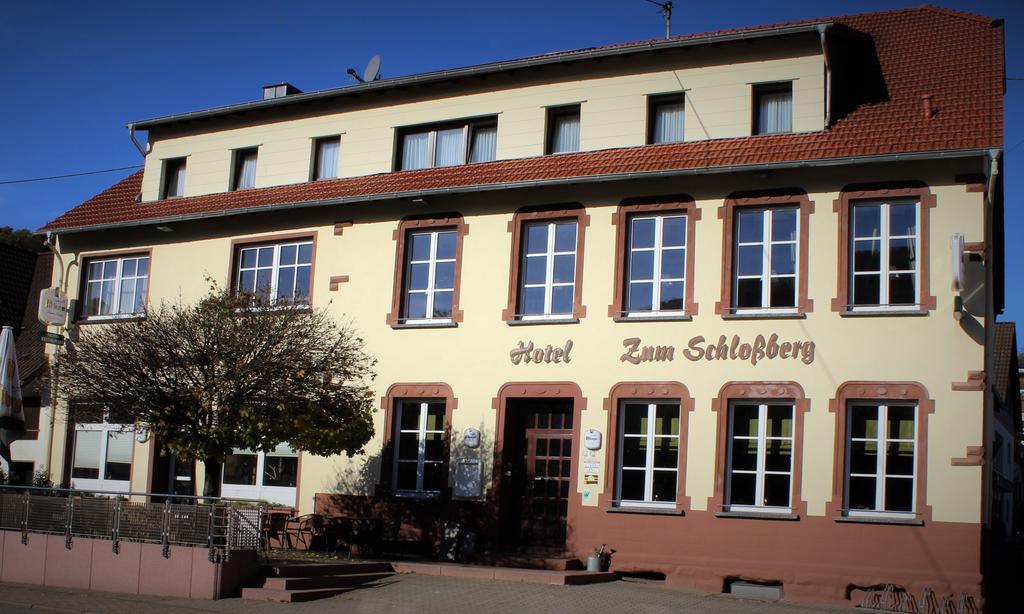 Hotel Restaurant Zum Schlossberg Wadern Exterior photo